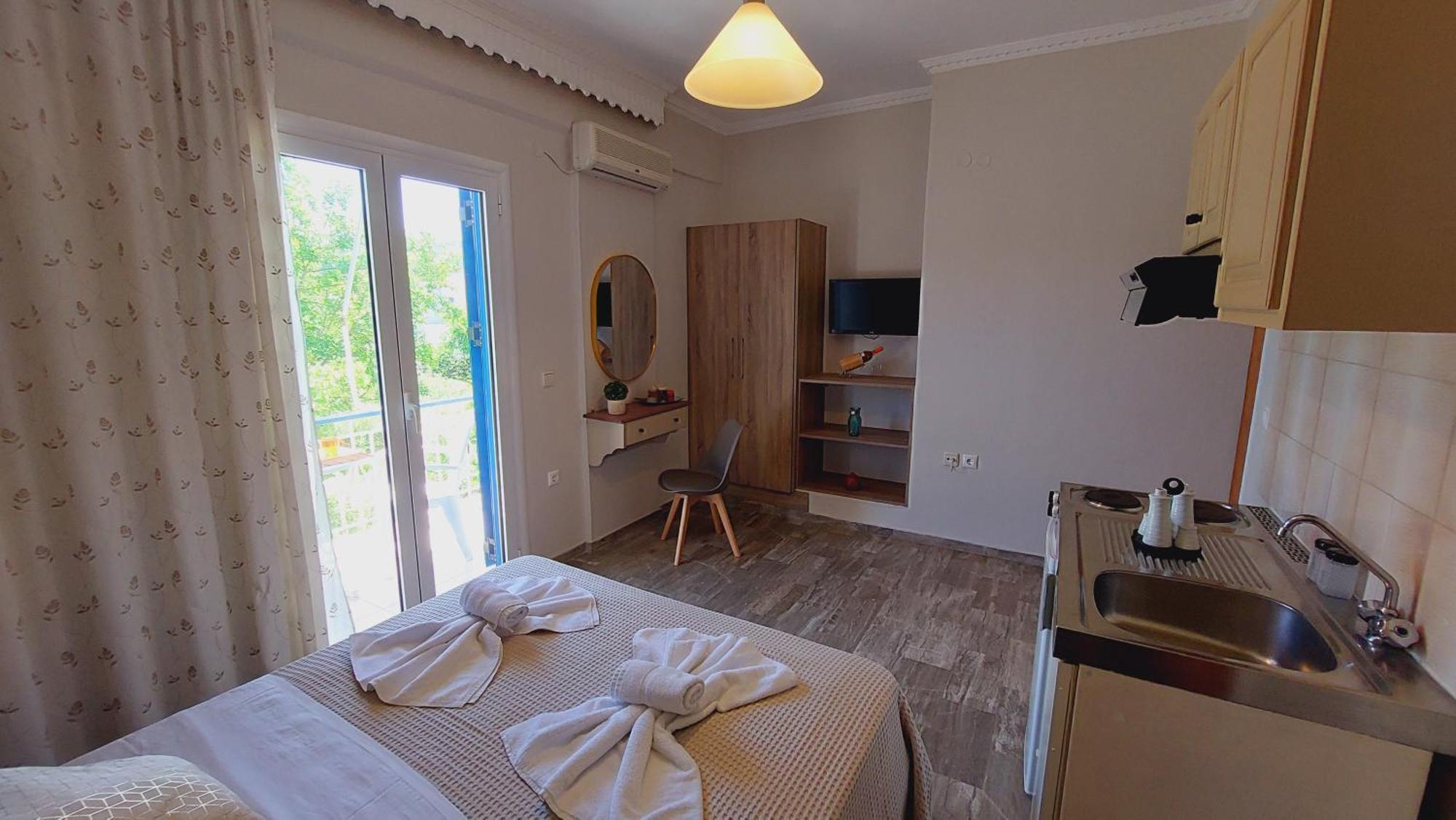 Emilios Eleni Studios Nidhrion Exteriör bild